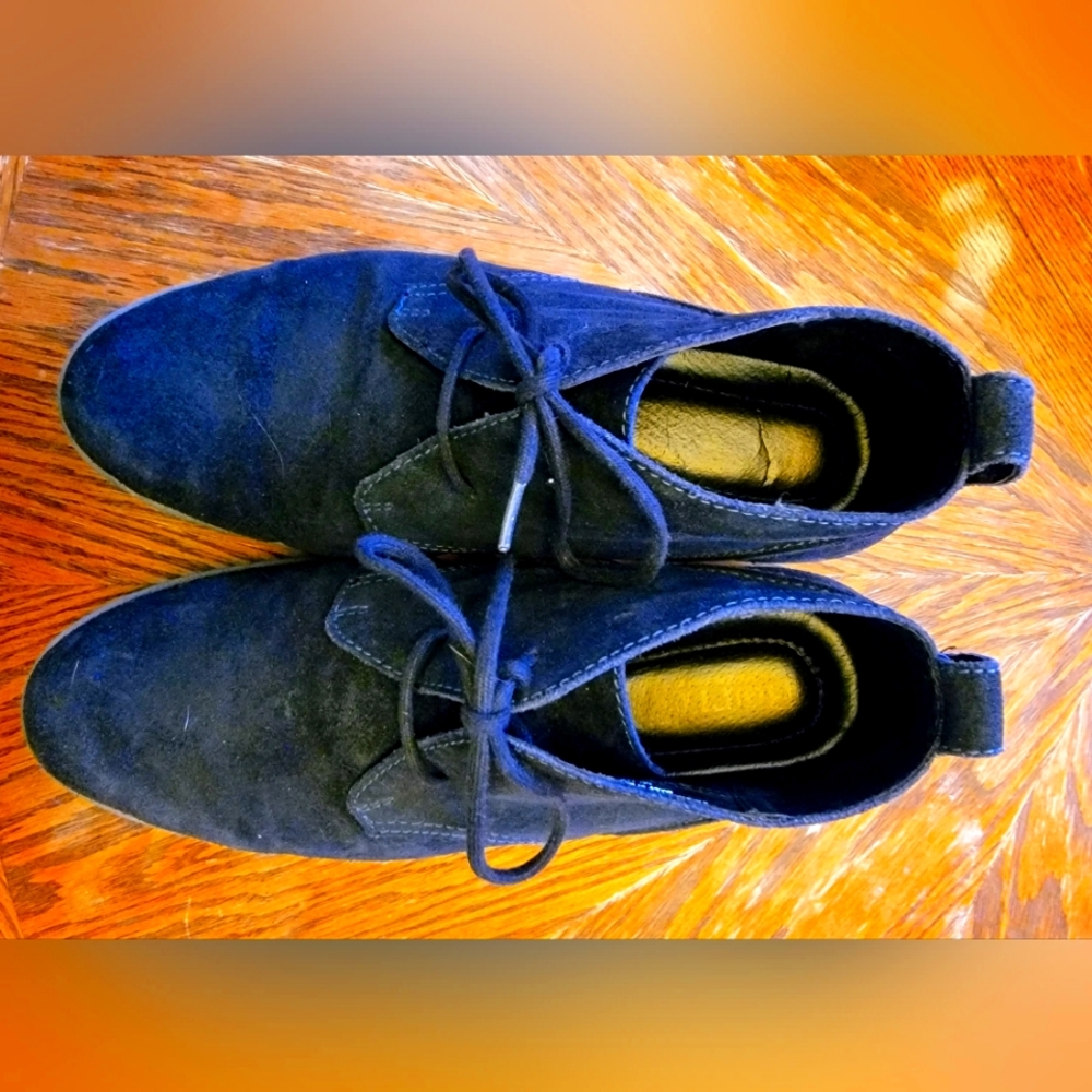 Men's Born blue chukka boots, size 12.